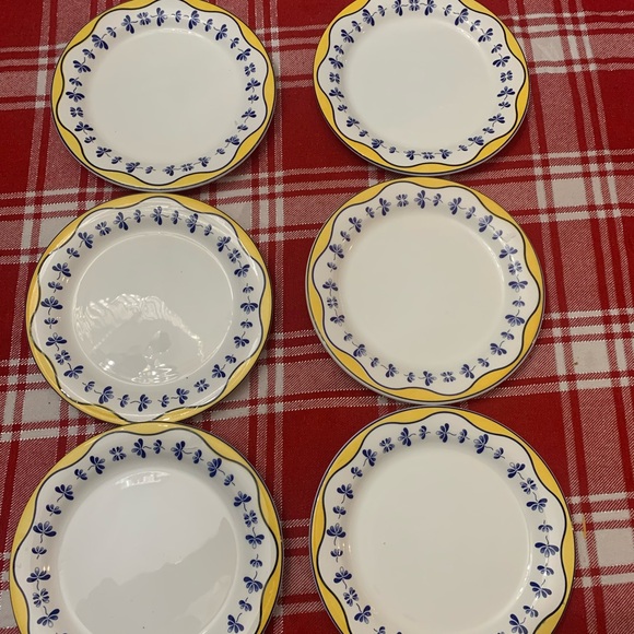 Quadriflogio Other - Elegant White Dinner Plates with Blue Floral and Yellow Accents